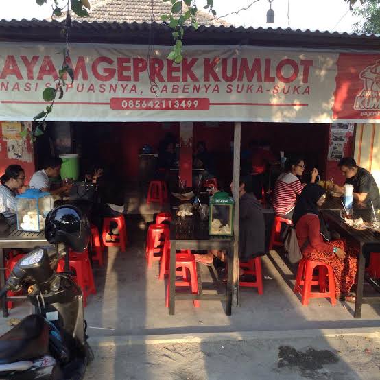 Ayam geprek Ayam geprek solo, ayam geprek Kumlot, ayam Kumlot, ayam geprek murah, ayam geprek solo, makanan murah solo, ayam geprek, ayam geprek enak di solo, ayam geprek recommended di solo, ayam geprek paling enak di solo