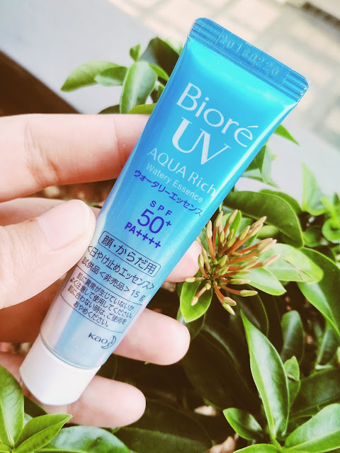 Biore UV Aqua Rich Watery Essence SPF 50+ PA++++ Biore Sunscreen, Sun Screen, Sun Screen untuk kulit berminyak, Review Sun screen, Sun Screen untuk kulit berjerawat, Sun screen aman, Sun Screen aman untuk kulit berjerawat, harga sun screen biore UV, Biore UV murah, sun screen untuk kulit kering, cara menggunakan sun screen