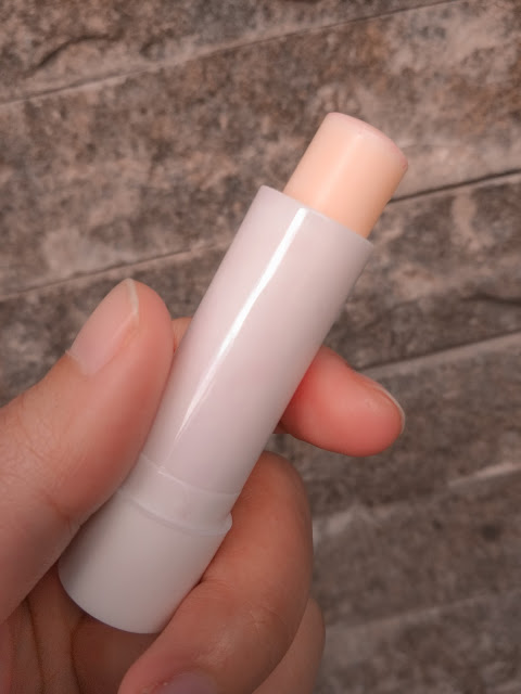 Lipbalm Wardah, Review Lipbalm Wardah, Harga Lipbalm Wardah, Harga Lipbalm Wardah Everyday Fruity Sheer, Review Wardah Everyday Fruity Sheer, Cara menggunakan lipbalm, cara mengatasi bibir kering, lipbalm wardah, bibir pecah-pecah