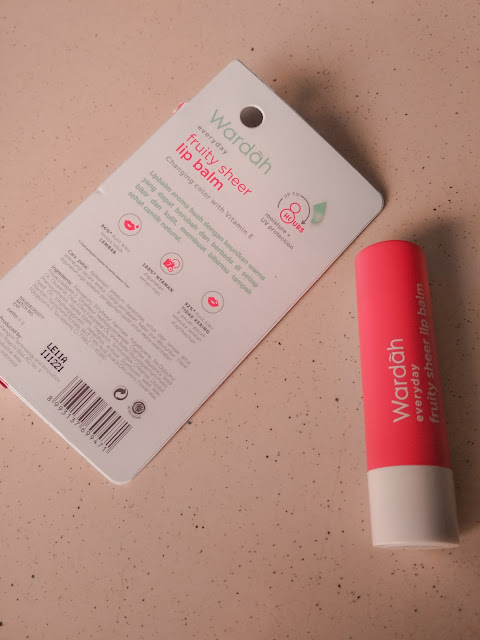 Lipbalm Wardah, Review Lipbalm Wardah, Harga Lipbalm Wardah, Harga Lipbalm Wardah Everyday Fruity Sheer, Review Wardah Everyday Fruity Sheer, Cara menggunakan lipbalm, cara mengatasi bibir kering, lipbalm wardah, bibir pecah-pecah