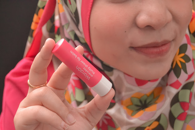 Lipbalm Wardah, Review Lipbalm Wardah, Harga Lipbalm Wardah, Harga Lipbalm Wardah Everyday Fruity Sheer, Review Wardah Everyday Fruity Sheer, Cara menggunakan lipbalm, cara mengatasi bibir kering, lipbalm wardah, bibir pecah-pecah