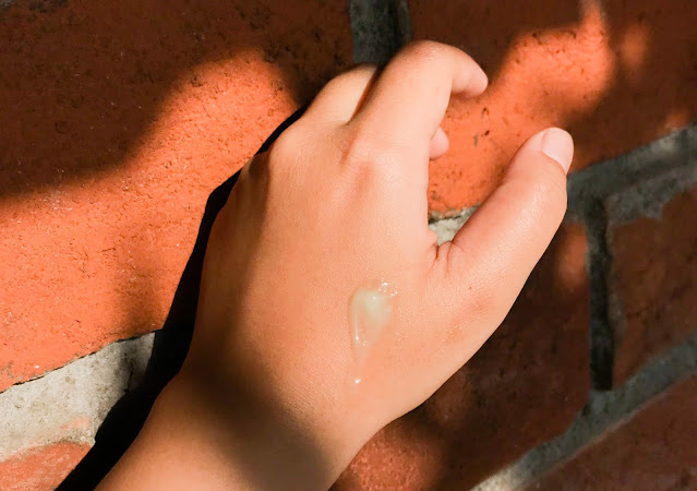 tekstur Matcha O'Cica Soothing Cream review eBright Skin Matcha O'Cica Soothing Cream, review Niacinamide 4% + Turmenic + Propolis Advanced Luminous Cream, review daily cream ebright skin, harga ebright skin, review ebright skin, review skincare ibu menyusui, review skincare aman ibu hamil dan menyusui, review skincare aman ibu menyusui, review skincare ibu hamil, hasil pemakaian eBright Skin Matcha O'Cica Soothing Cream, hasil pemakaian Niacinamide 4% + Turmenic + Propolis Advanced Luminous Cream